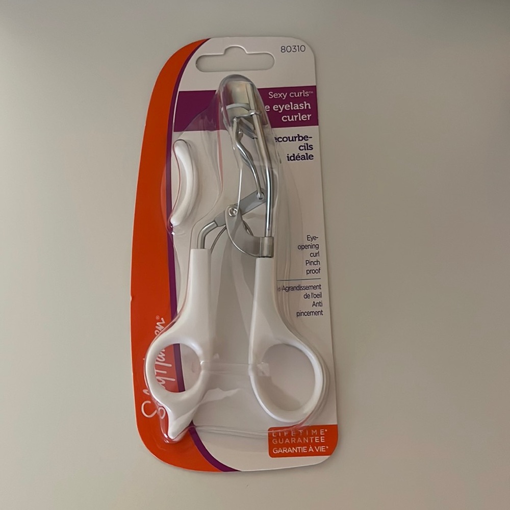 Sally Hansen Ultimate Eyelash Curler Contoured Comfort Grip New NIP